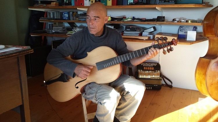 Claude Bourquard GRRIF gratte les guitares du luthier Claude Bourquard GRRIF