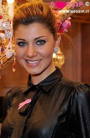 Claudia Andreatti CLAUDIA ANDREATTI INVIATA A UNOMATTINA ESTATE Claudia Andreatti con