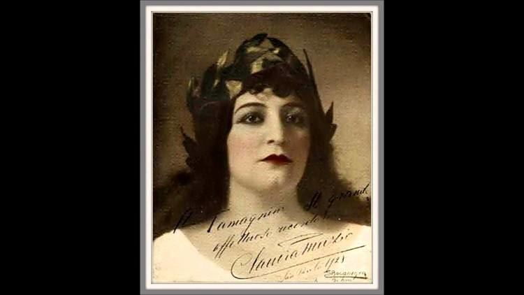 Claudia Muzio Soprano CLAUDIA MUZIO Norma quotCasta Divaquot 1935 YouTube