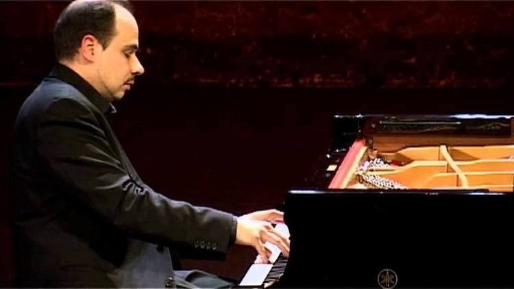 Claudio Martínez Mehner Claudio MartinezMehner plays G Ligeti Quatre Etudes YouTube