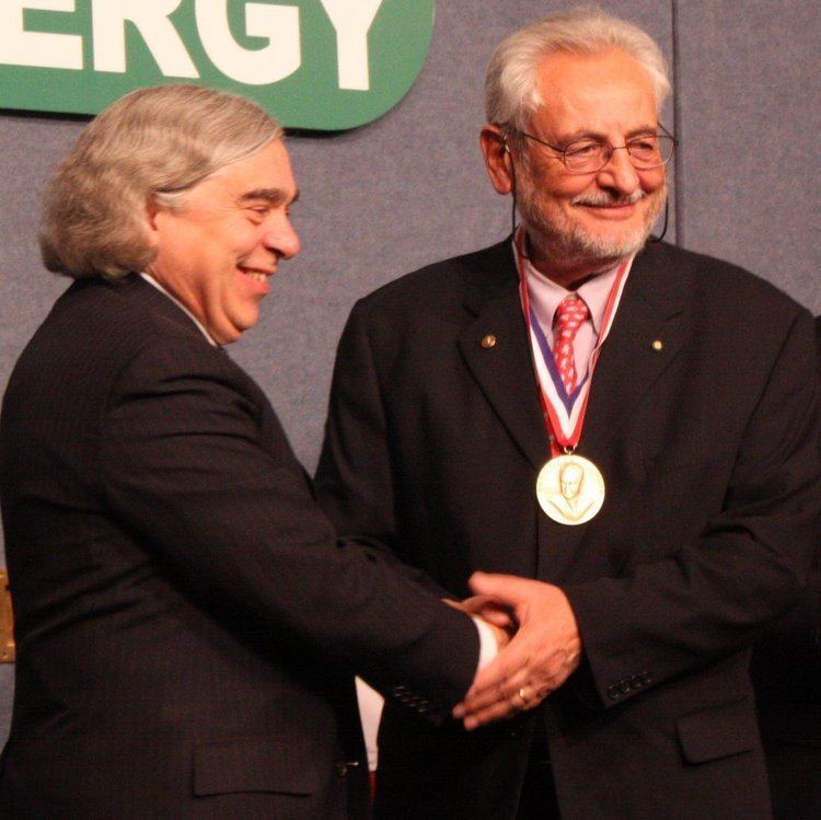 Claudio Pellegrini SLAC39s Claudio Pellegrini Receives Fermi Award at White House