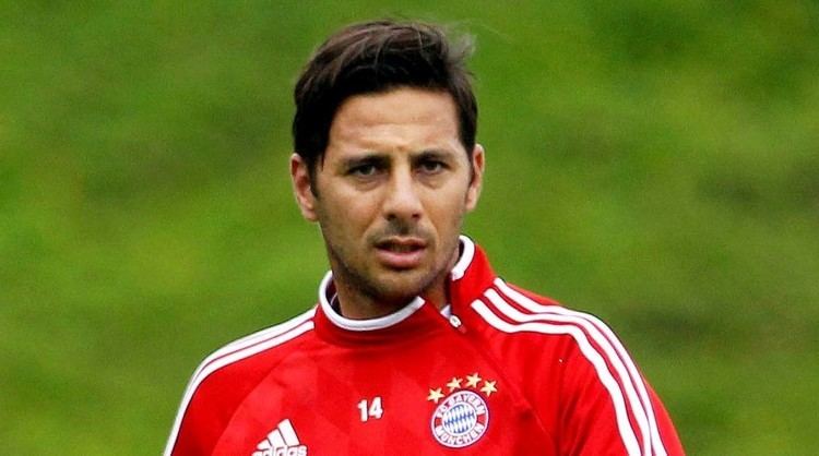 Claudio Pizarro Claudio Pizarro close to extending contract with Bayern