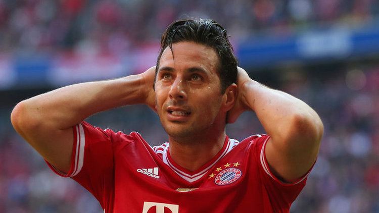 Claudio Pizarro Bundesliga Claudio Pizarro extends Bayern Munich deal