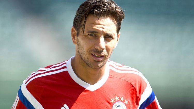 Claudio Pizarro Bayern Munich striker Claudio Pizarro ruled out with thigh
