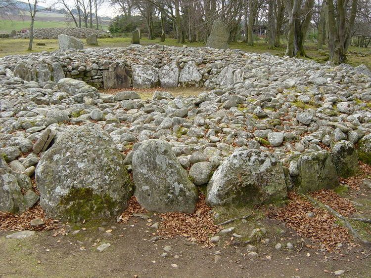 Clava cairn