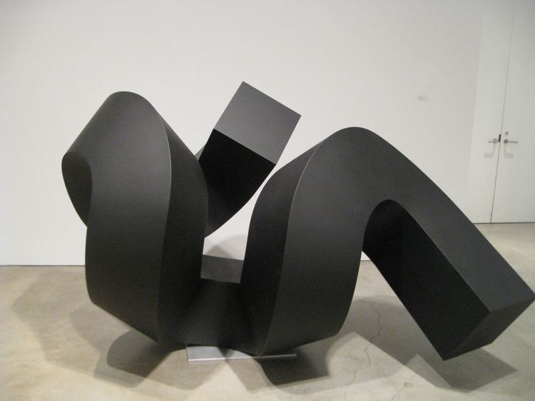 Clement Meadmore Clement Meadmore39s Sculptures 39Explore the Potential of
