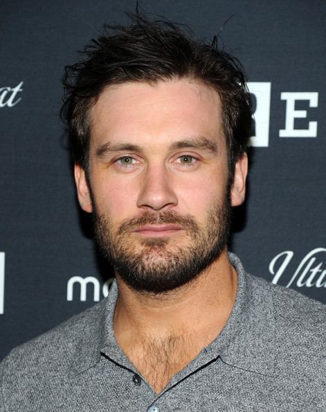 Clive Standen - Wikipedia