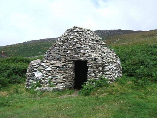 Clochán Beehive Huts Go Kerry