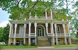 Clover Bottom Mansion httpsuploadwikimediaorgwikipediacommonsthu