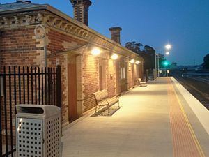 Clunes railway station, Victoria httpsuploadwikimediaorgwikipediacommonsthu