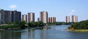 Co-op City, Bronx httpsuploadwikimediaorgwikipediacommonsthu