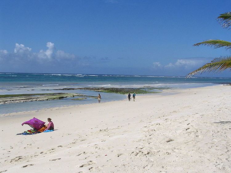 Coast Province FileDiani Beach towards the south next to the Indian Ocean Beach