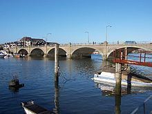 Cobden Bridge httpsuploadwikimediaorgwikipediacommonsthu
