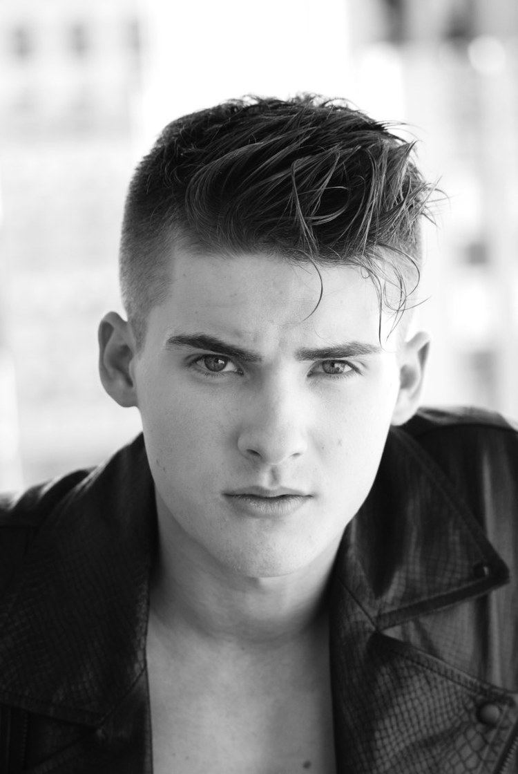 Cody Christian Pretty Little Liars39 Cody Christian Gets Sexy in New