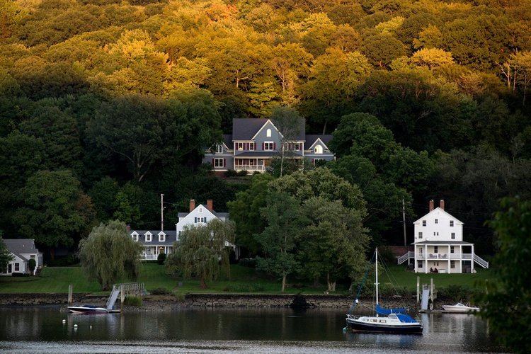 Cold Spring Harbor, New York httpsstatic01nytcomimages20140914realest