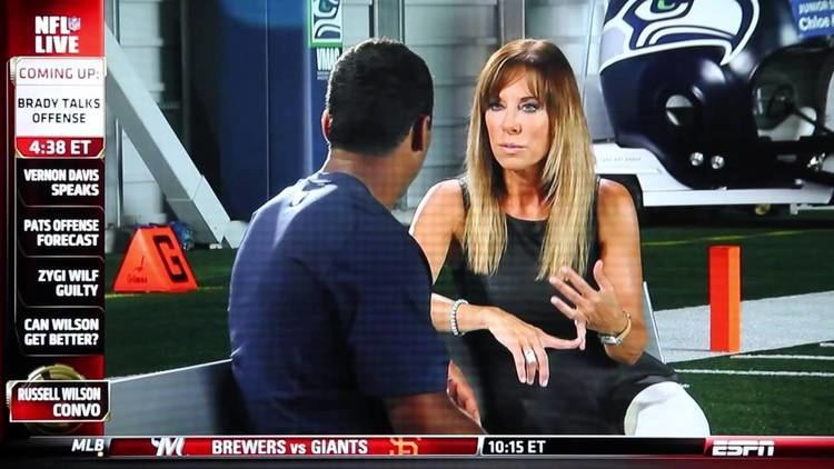 Colleen Dominguez ESPN39s Colleen Dominguez interview with Russell Wilson 8