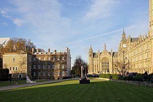 College Green, London httpsuploadwikimediaorgwikipediacommonsthu