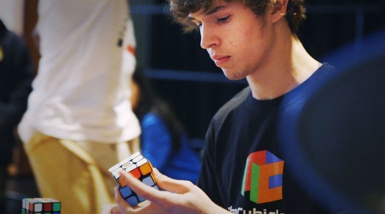 Collin Burns How a 15yearold solved a Rubik39s Cube in 525 seconds Vox