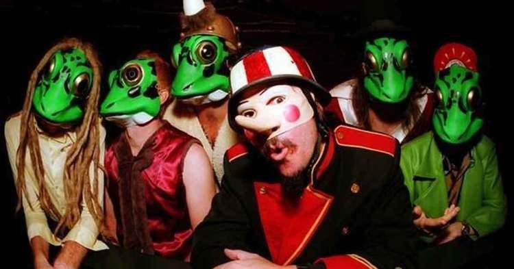 Colonel Les Claypool's Fearless Flying Frog Brigade Listen to Les Claypool Cover Pink Floyd39s quotAnimalsquot in it39s Entirety