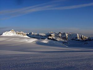 Columbia Icefield httpsuploadwikimediaorgwikipediacommonsthu