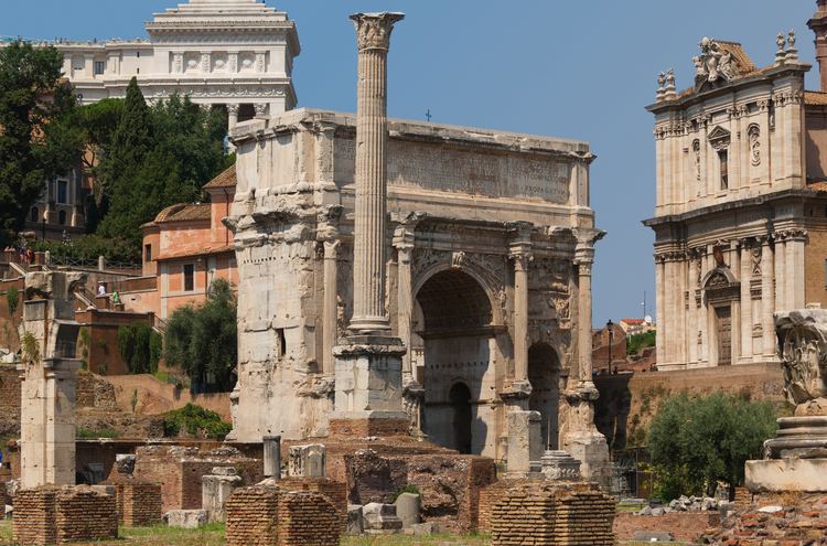 Column of Phocas FileArch Septimius Severus Column Phocas Forum Romanum Romejpg