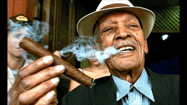 Compay Segundo Compay Segundo quotCuembre Tangaraquot YouTube