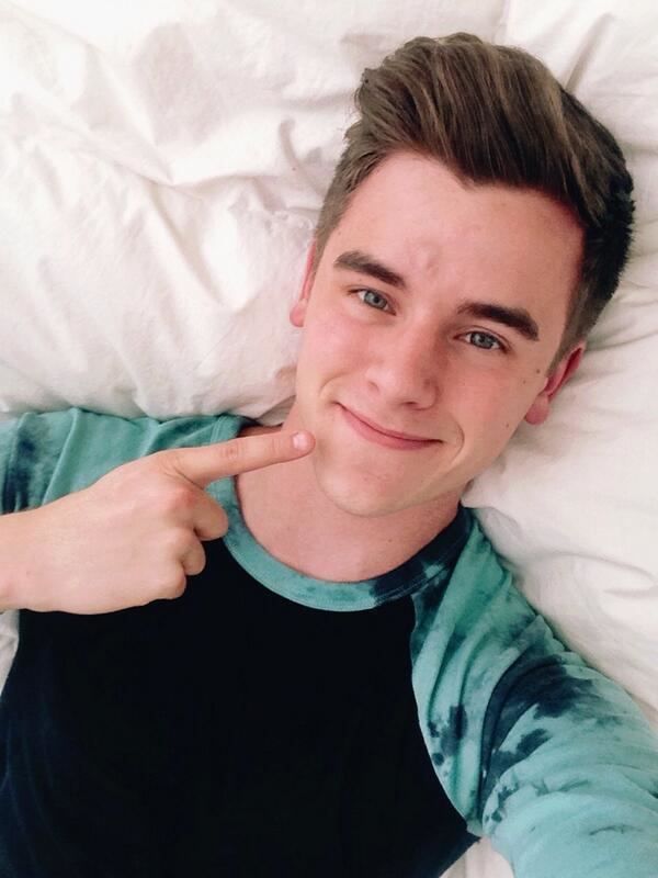 Connor Franta Connor Franta on Twitter quoti don39t like seeing any of u