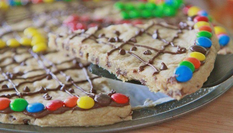 Cookie cake Giant Cookie Cake Recipe Soft Chewy Chocolate Chip Cookie Divas