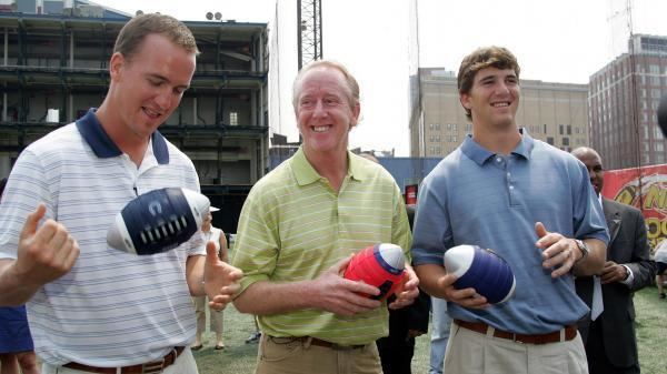 Cooper Manning Cooper Manning makes Peyton cry on the football field in