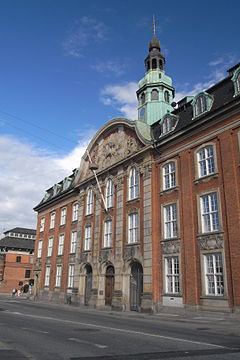 Copenhagen Central Post Building httpsuploadwikimediaorgwikipediacommonsthu