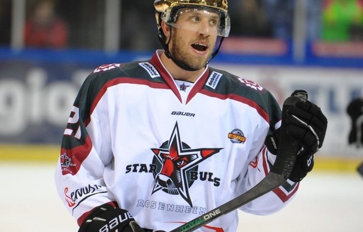 Cory Quirk Cory Quirk verstrkt den Angriff der Pinguins