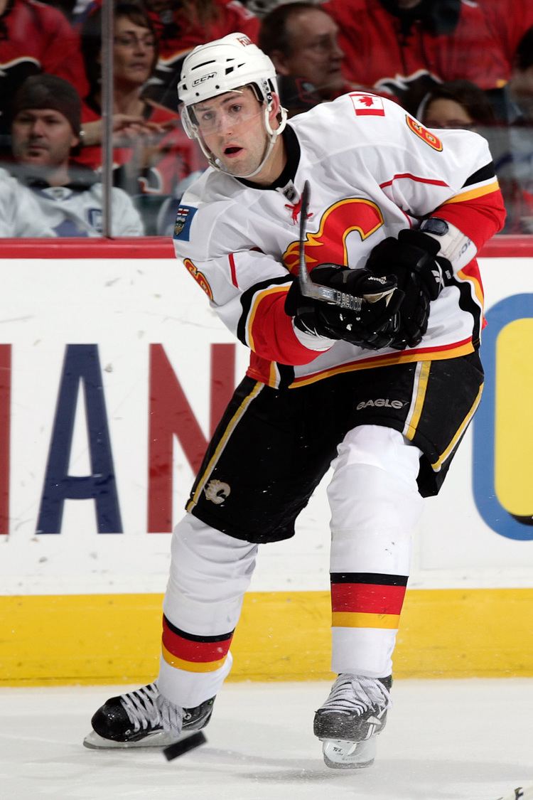 Cory Sarich Flames Reup Sarich The Hockey House