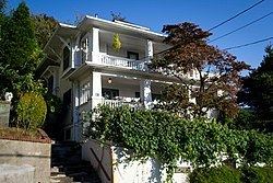 Costanzo Family House httpsuploadwikimediaorgwikipediacommonsthu