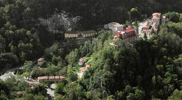 Covadonga wwwtravelinginspaincomasturiascovadongajpg
