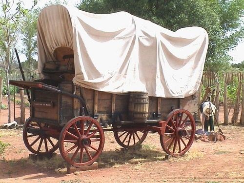 Covered wagon 1000 ideas about Covered Wagon on Pinterest Oregon trail Gold