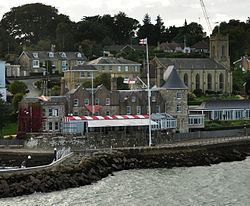 Cowes Castle httpsuploadwikimediaorgwikipediacommonsthu