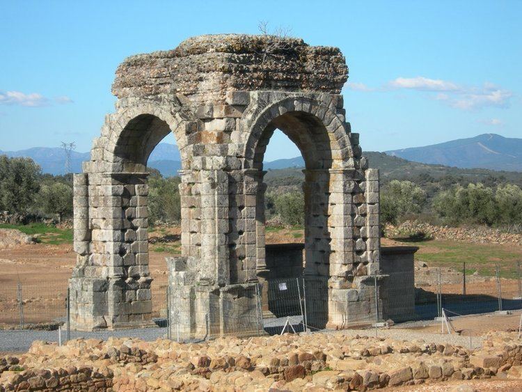 Cáparra Panoramio Photo of Arco de Cparra