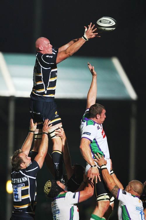 Craig Gillies Worcester39s Craig Gillies wins lineout ball Rugby Union