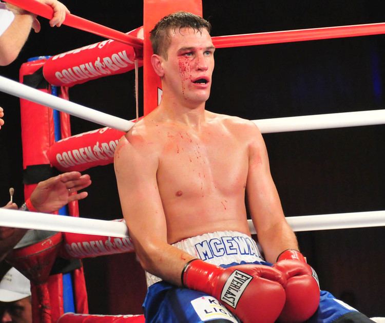 Craig McEwan (boxer) McEwan edges Perez in Temecula Fight Monger