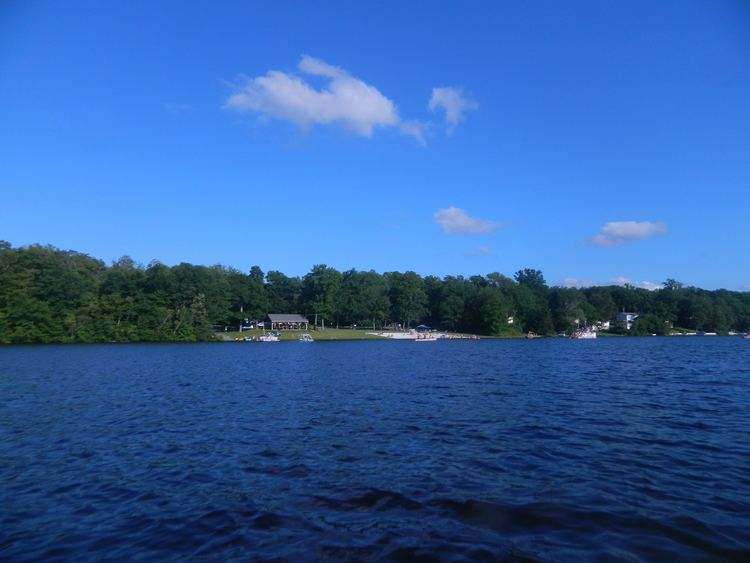 Crandon Lakes, New Jersey httpsnwnjhappeningsfileswordpresscom201303