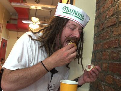 Crazy Legs Conti Competitive Eater Shows How To Eat A Hot Dog In 10 Seconds