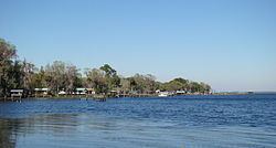 Crescent Lake (Florida) httpsuploadwikimediaorgwikipediacommonsthu