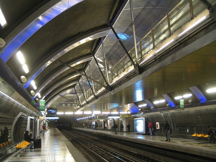 Cristóbal Colón metro station