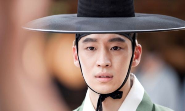 Crown Prince Sado Lee Jehoons first day on set as Crown Prince Sado Dramabeans