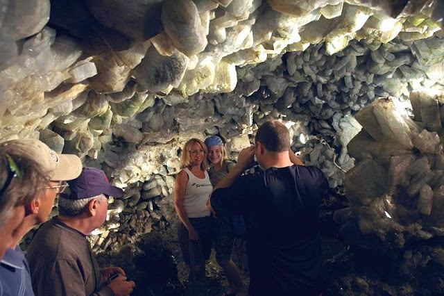 Crystal Cave (Ohio) The Crystal cave in Ohio 39Huge celestite crystals39 Geology IN