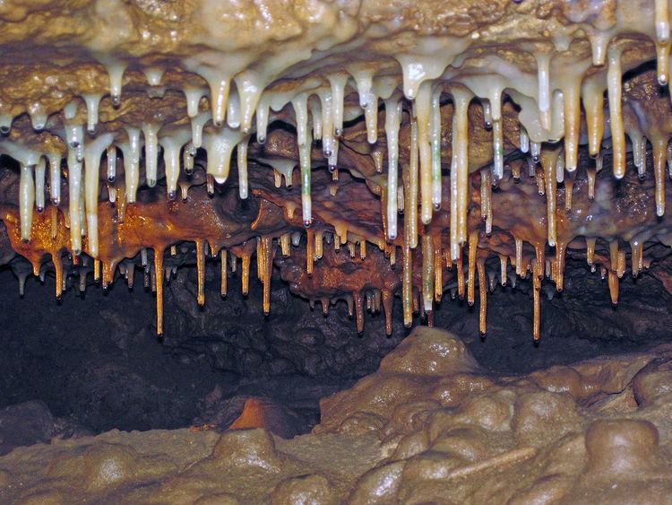 Crystal Cave (Wisconsin)