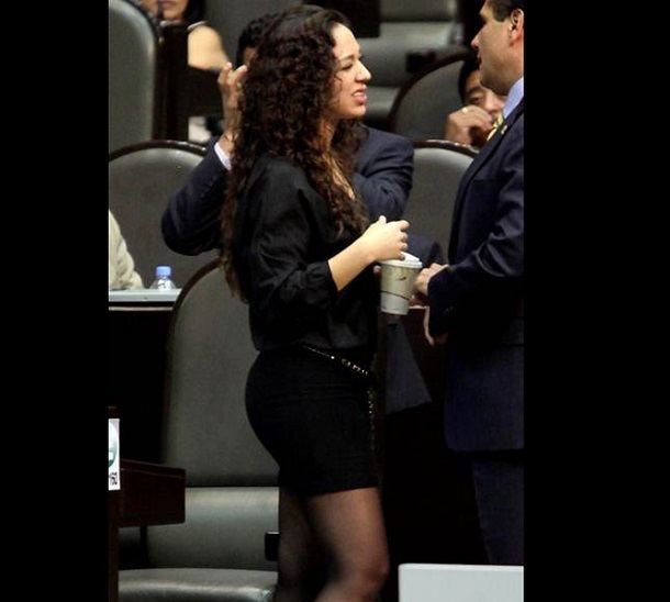 Crystal Tovar Aragón Sexy Mexican parliamentarians Crystal Tovar Aragn39s mini skirt was
