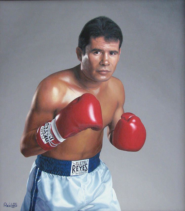 Cesar Chavez (boxer) Seventh round Chavez bleeding from his right ear The