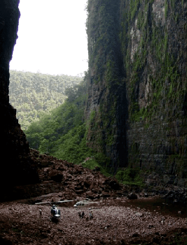Cueva del Fantasma ESPELEOLOGIA VENEZUELA La Cueva del Fantasma Aprada Tepui Estado