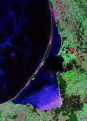 Curonian Lagoon httpsuploadwikimediaorgwikipediacommonsthu